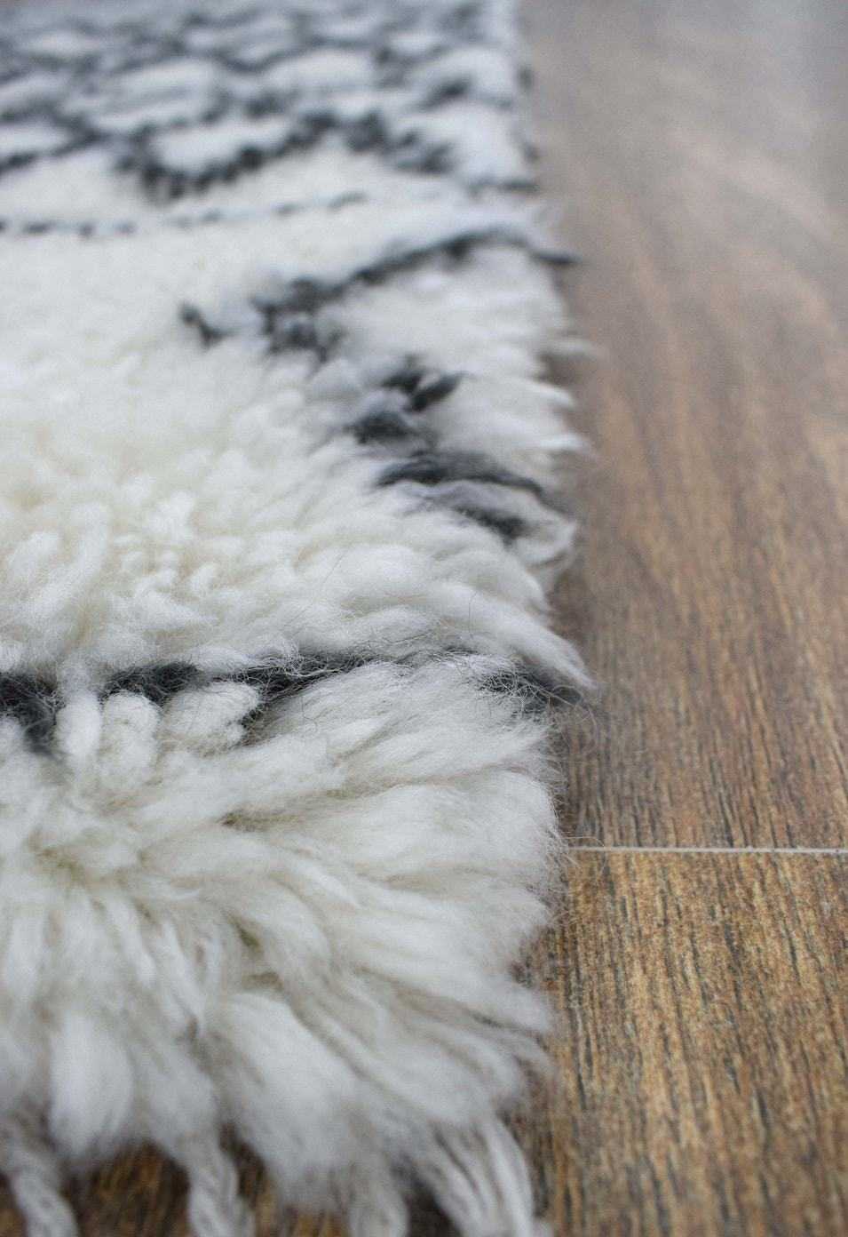Traditional Hand Made Moroccan Design Black And White Wool 4x6 Area Rug