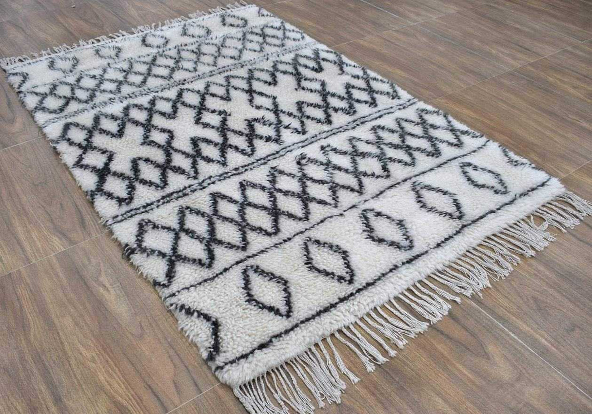 Traditional Hand Made Moroccan Design Black And White Wool 4x6 Area Rug