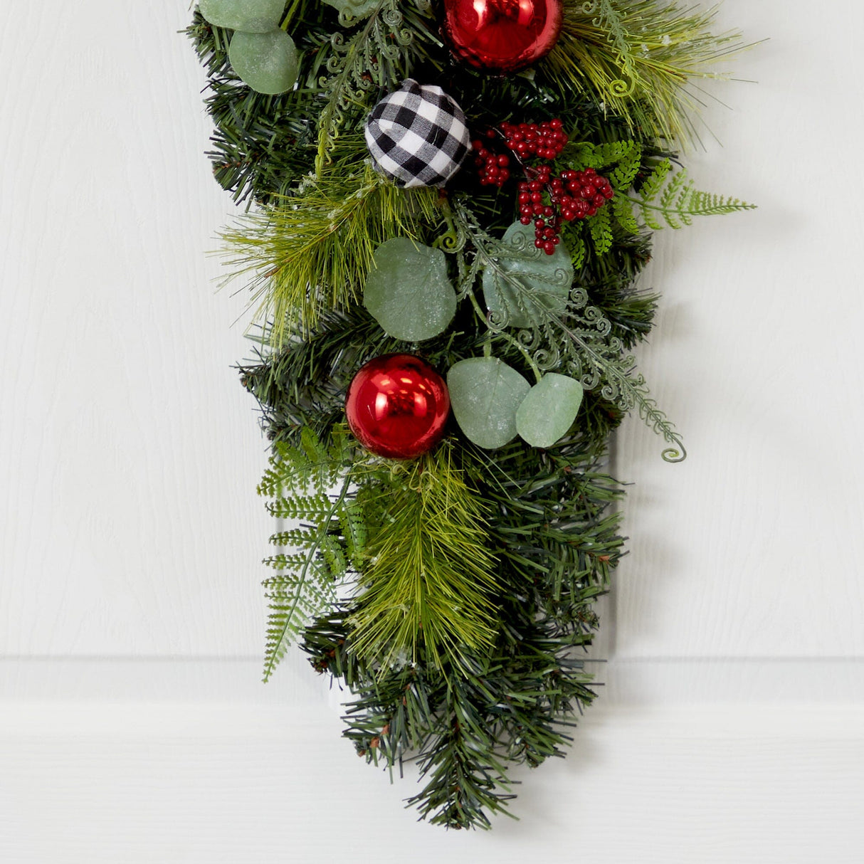 26” Holiday Christmas Greenery Ornament Artificial Swag-Teardrop-Parc Decor