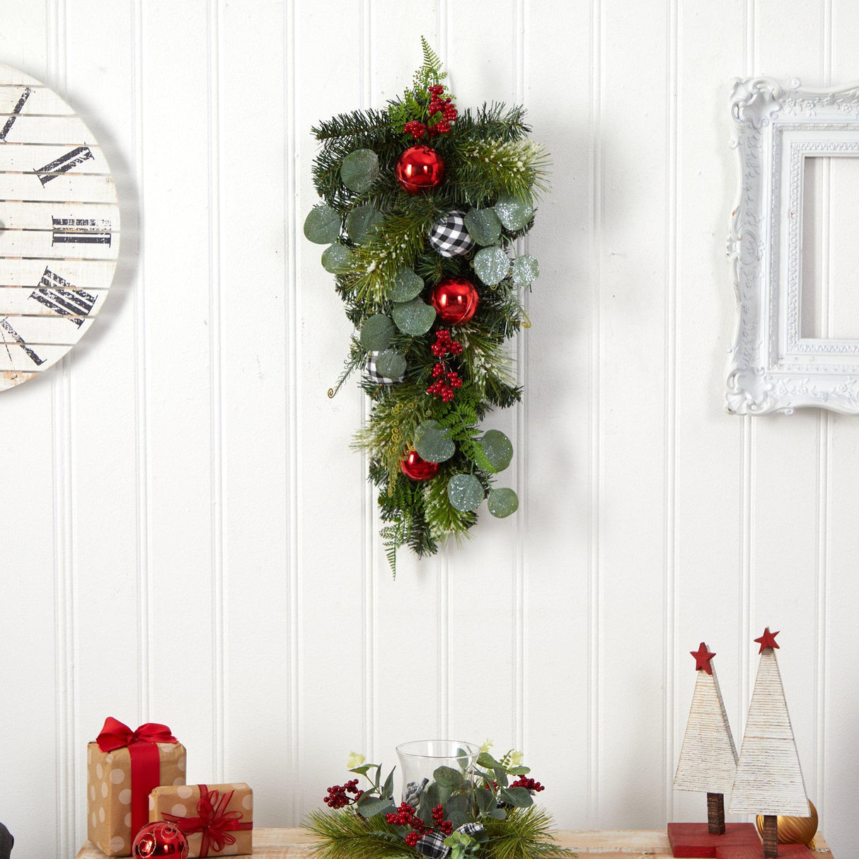 26” Holiday Christmas Greenery Ornament Artificial Swag-Teardrop-Parc Decor