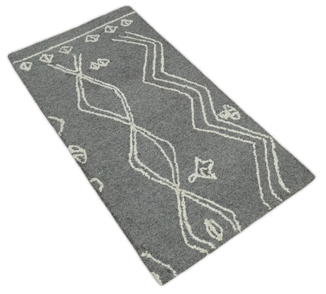 2x4 Gray and White Tribal Hand Tufted Textured Loop Area Rug