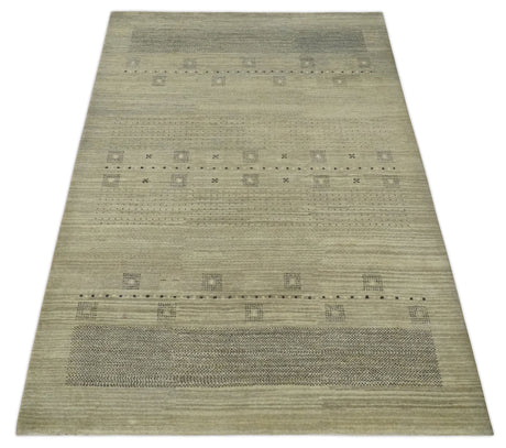 5x7 Beige and Gray Wool Hand Knotted Southwestern Gabbeh Rug
