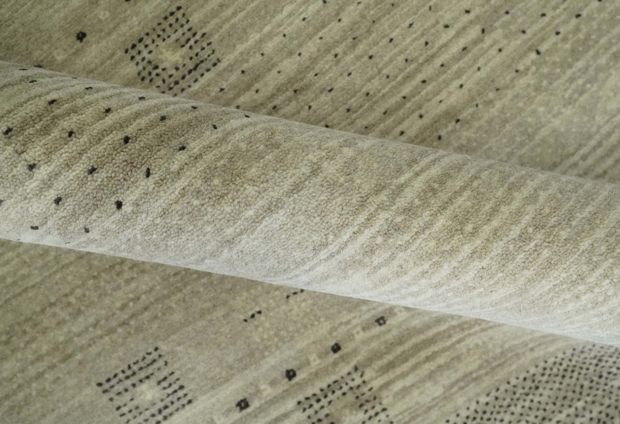 5x7 Beige and Gray Wool Hand Knotted Southwestern Gabbeh Rug