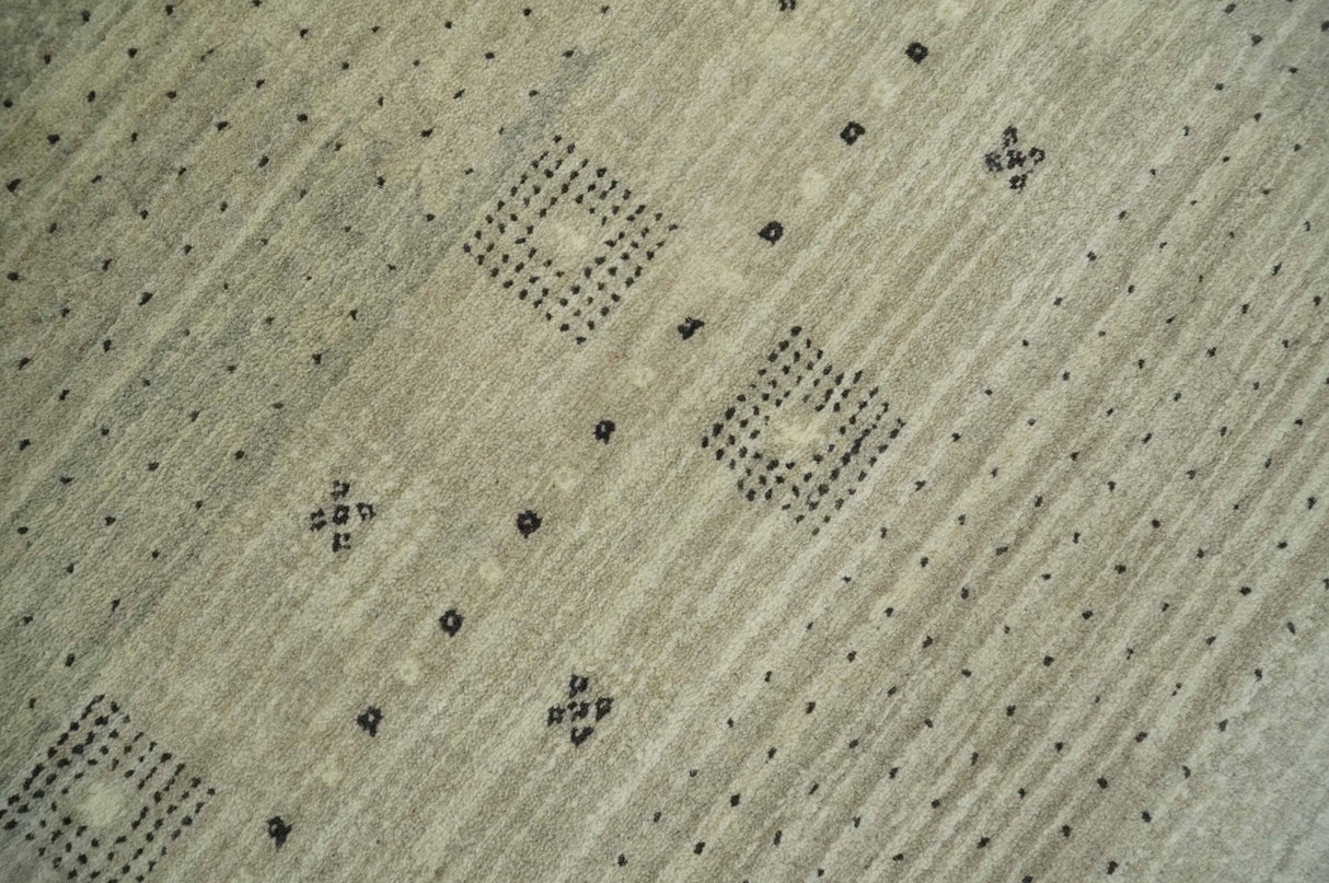 5x7 Beige and Gray Wool Hand Knotted Southwestern Gabbeh Rug