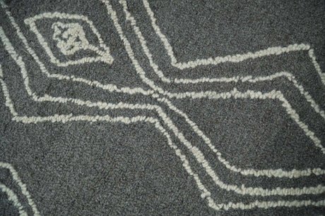 5x8 Gray and White Tribal Hand Tufted Textured Loop Area Rug