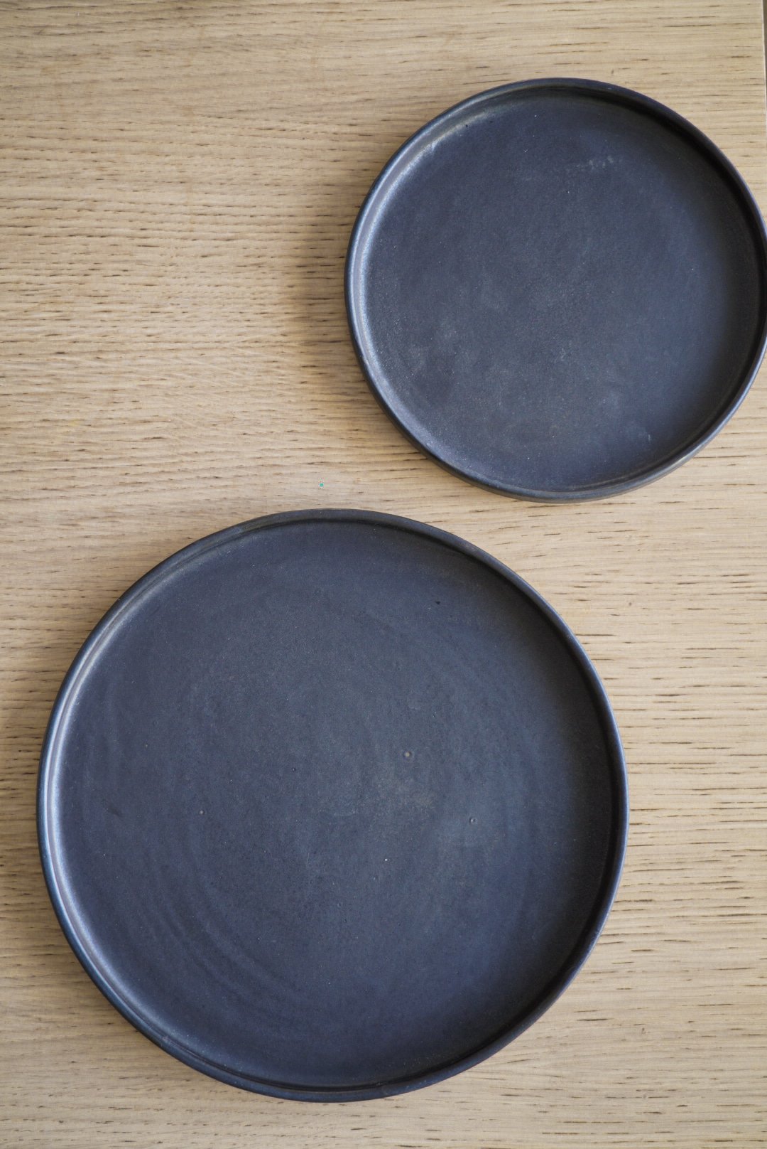 Black Matte Stoneware Dinner Plate-Parc Decor