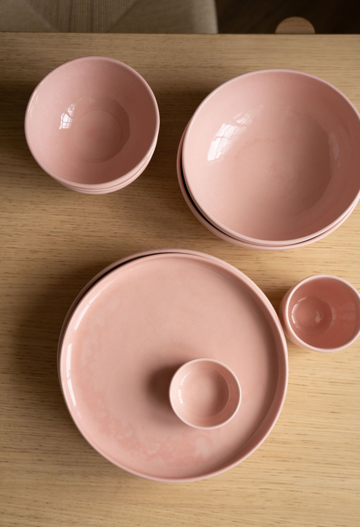 Handmade High-sided Porcelain Dinner Plate. Powder Pink-Parc Decor