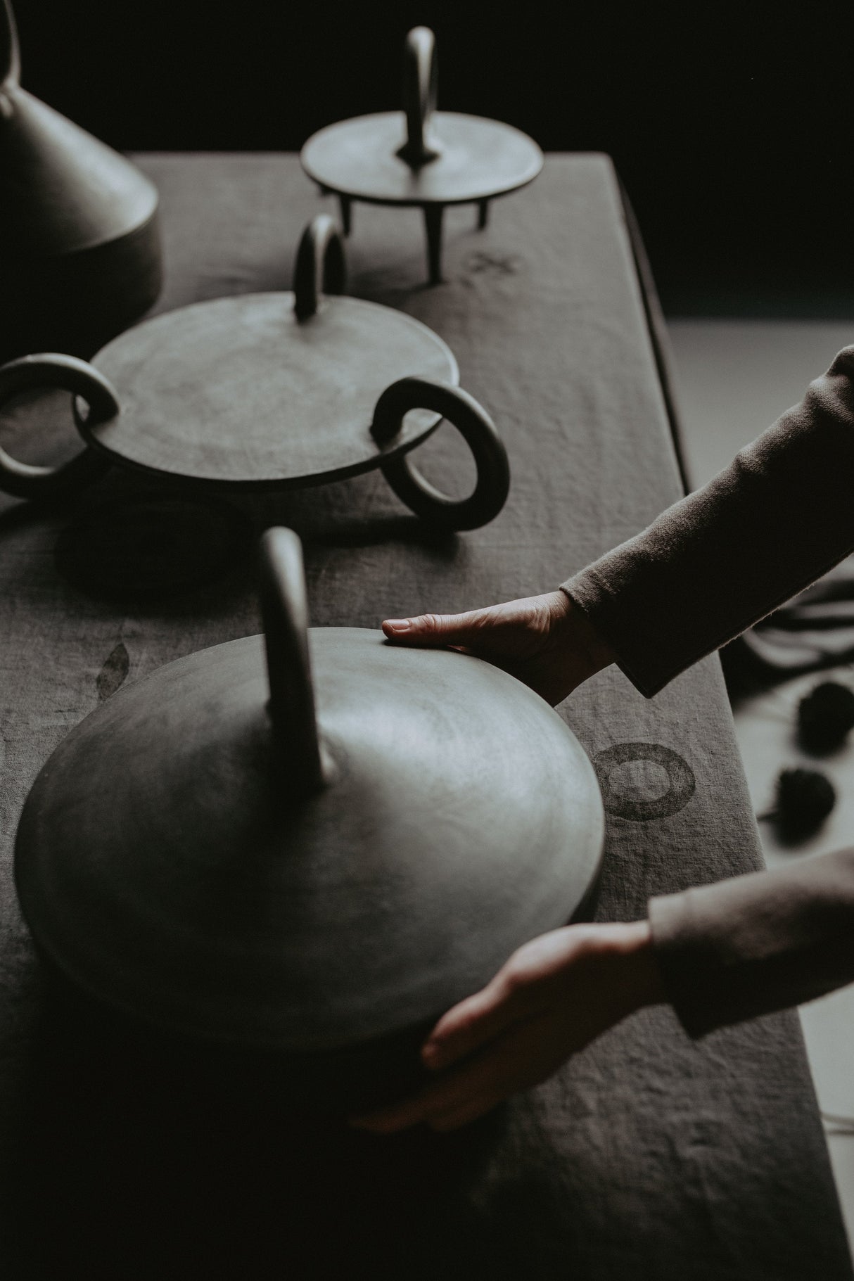 Shallow Serving Bowl with Lid Guculia. Shadow-Parc Decor
