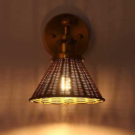 Traditional 1-Light Golden Wall Light-Parc Decor
