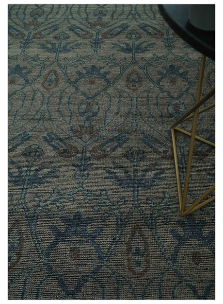 Antique look Gray, Taupe and Gray 8x10 Traditional Design wool Rug