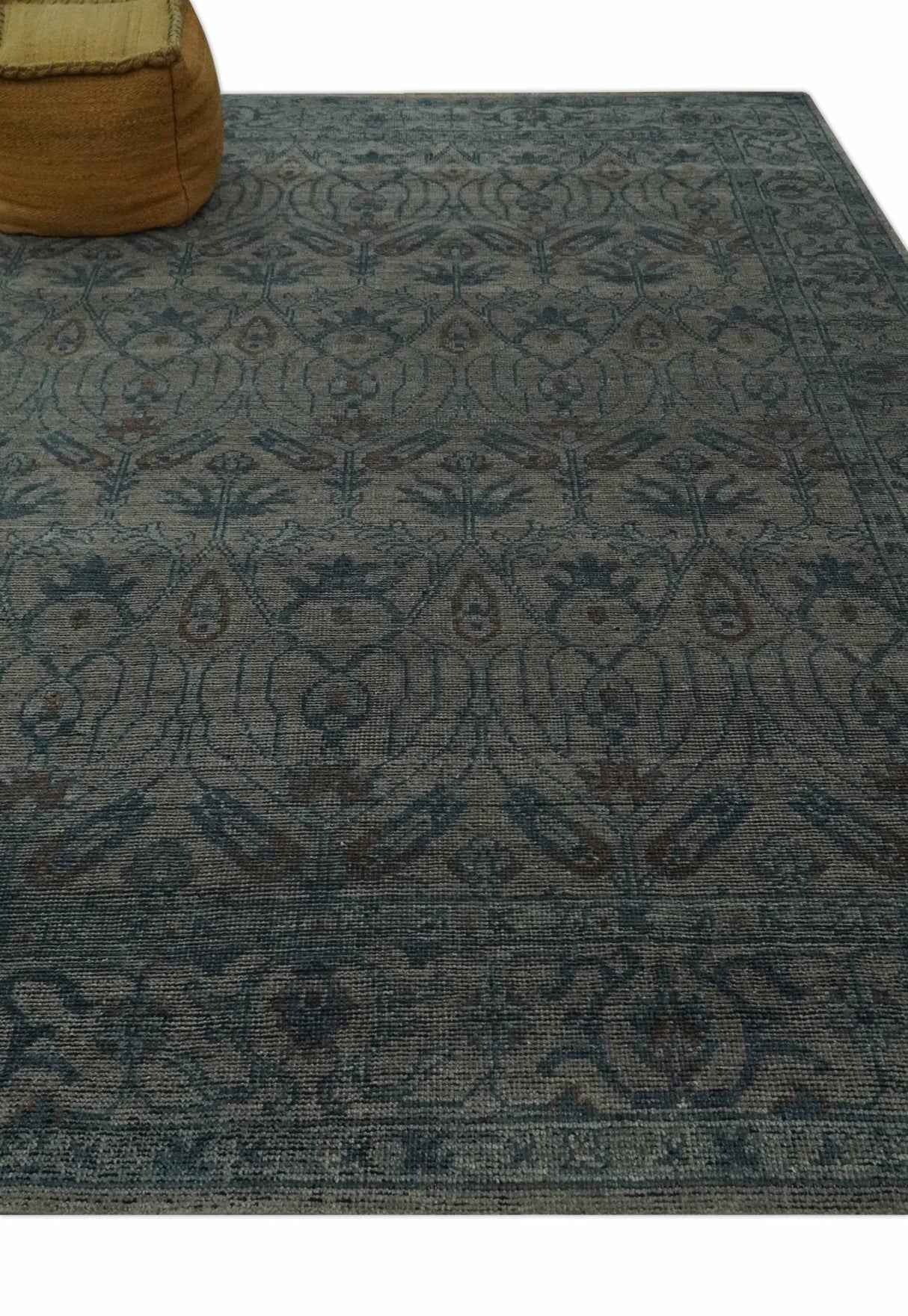 Antique look Gray, Taupe and Gray 8x10 Traditional Design wool Rug