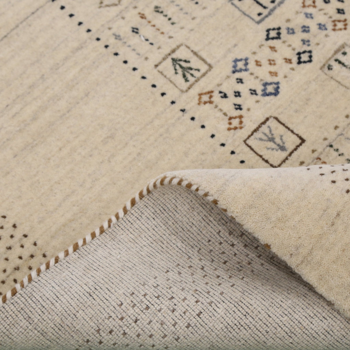 Beige Center Pattern Design Hand Loomed Wool Area Rug