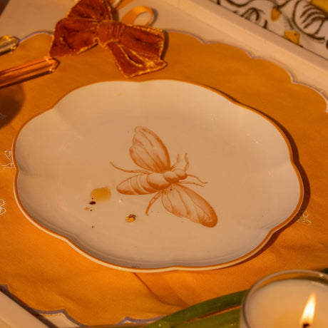 Bumble Homecoming Scalloped Ceramic Starter Plates – Case of 12 (+3 Bonus Plates)