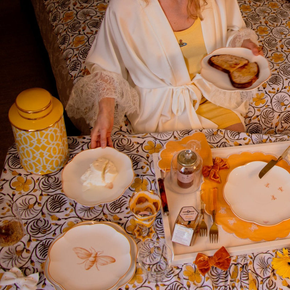 Bumble Homecoming Scalloped Starter Plate - Case of 12 Plates (+3 Bonus Plates)-Starter Plate-Parc Decor