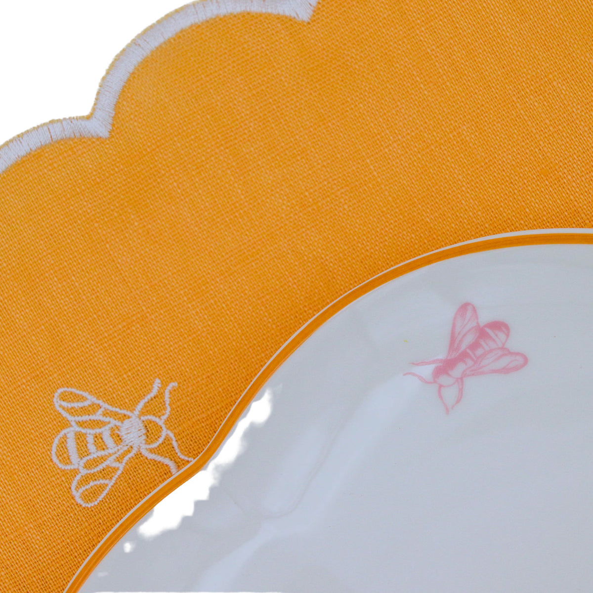 Bumble Voyage Scalloped Ceramic Dinner Plates – Set of 4 (+1 Bonus Plate)