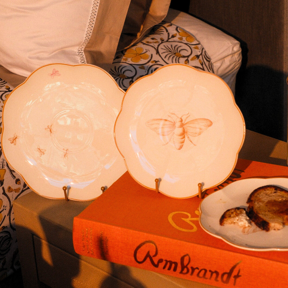 Bumble Voyage Scalloped Dinner Plate - Case of 12 Plates (+3 Bonus Plates)-Dinner Plate-Parc Decor