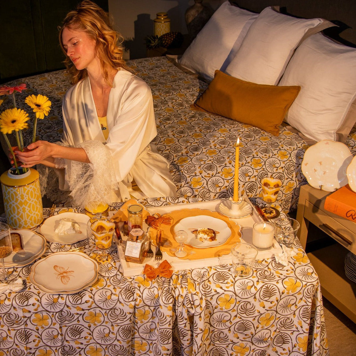 Bumble Voyage Scalloped Dinner Plate - Case of 12 Plates (+3 Bonus Plates)-Dinner Plate-Parc Decor