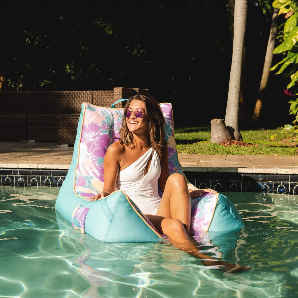 Captain's Float Lounge Chair