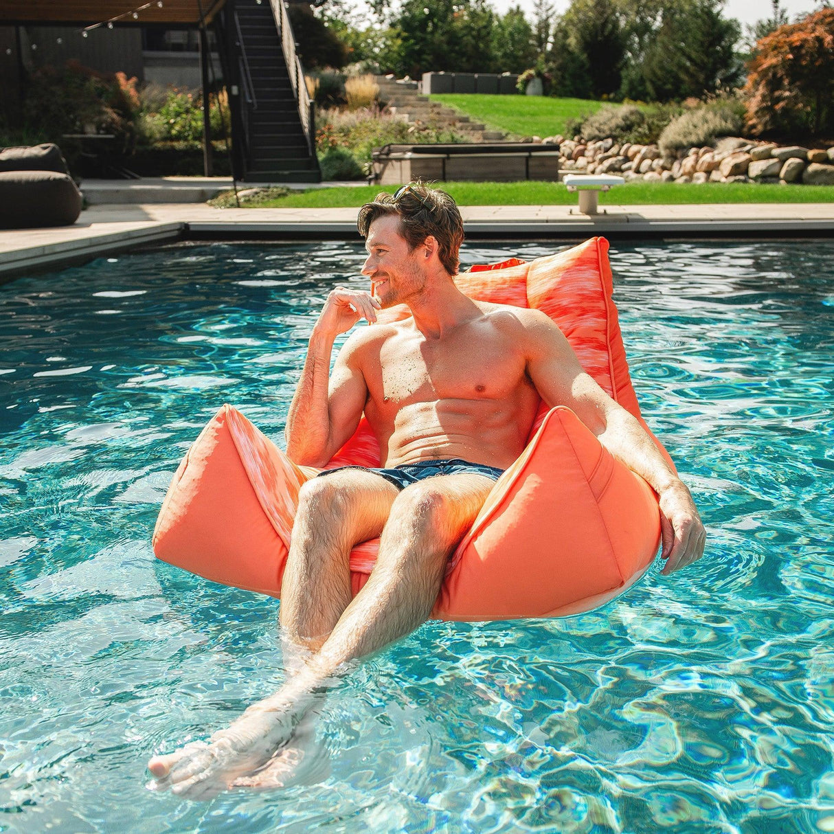 Captain's Float Lounge Chair