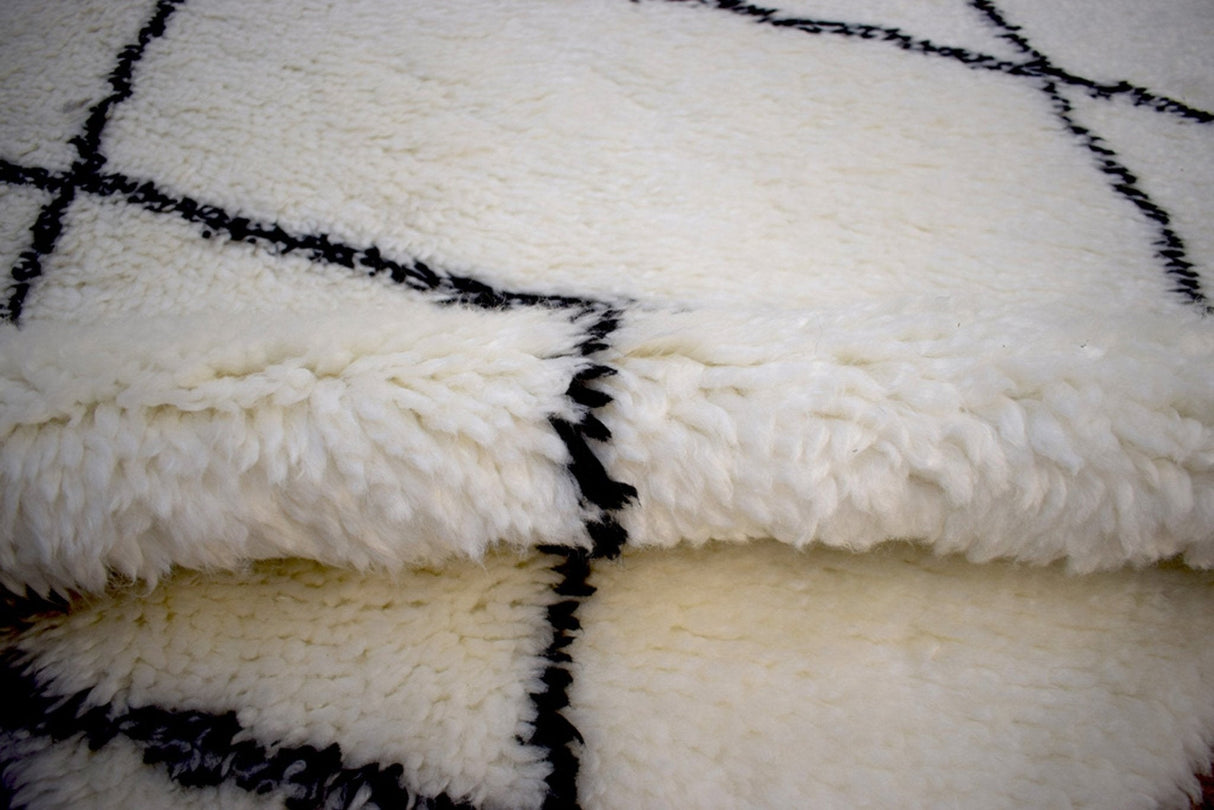 Contemporary Black And White Hand Woven Wool Area Rug