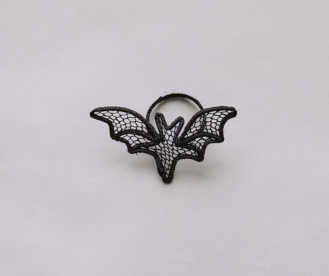 Halloween Bat Napkin Ring – Black Lace Gothic Napkin Holder – Handmade Spooky Table Decor – Fall Party Accent – Witchy Dinner Setting-Napkins-Parc Decor