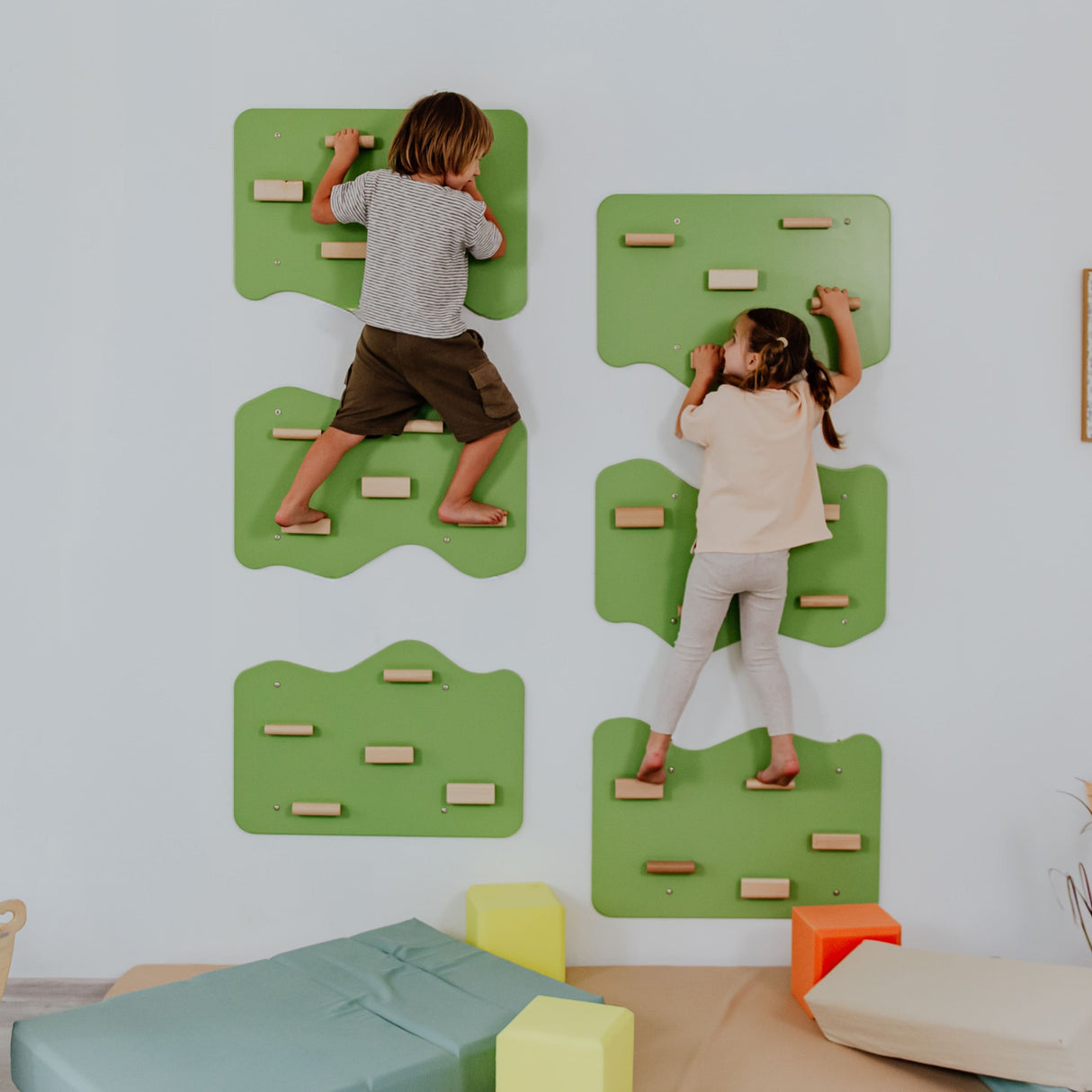 Indoor Rock Wall with Cloud-Shaped Panels & Wooden Climbing Holds for Kids 3-10-Climbing Set-Parc Decor