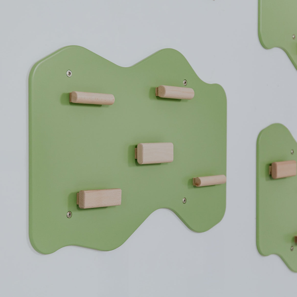 Indoor Rock Wall with Cloud-Shaped Panels & Wooden Climbing Holds for Kids 3-10-Climbing Set-Parc Decor