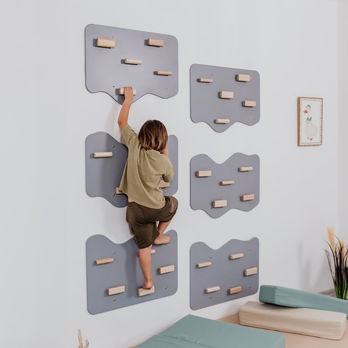 Indoor Rock Wall with Cloud-Shaped Panels & Wooden Climbing Holds for Kids 3-10-Climbing Set-Parc Decor
