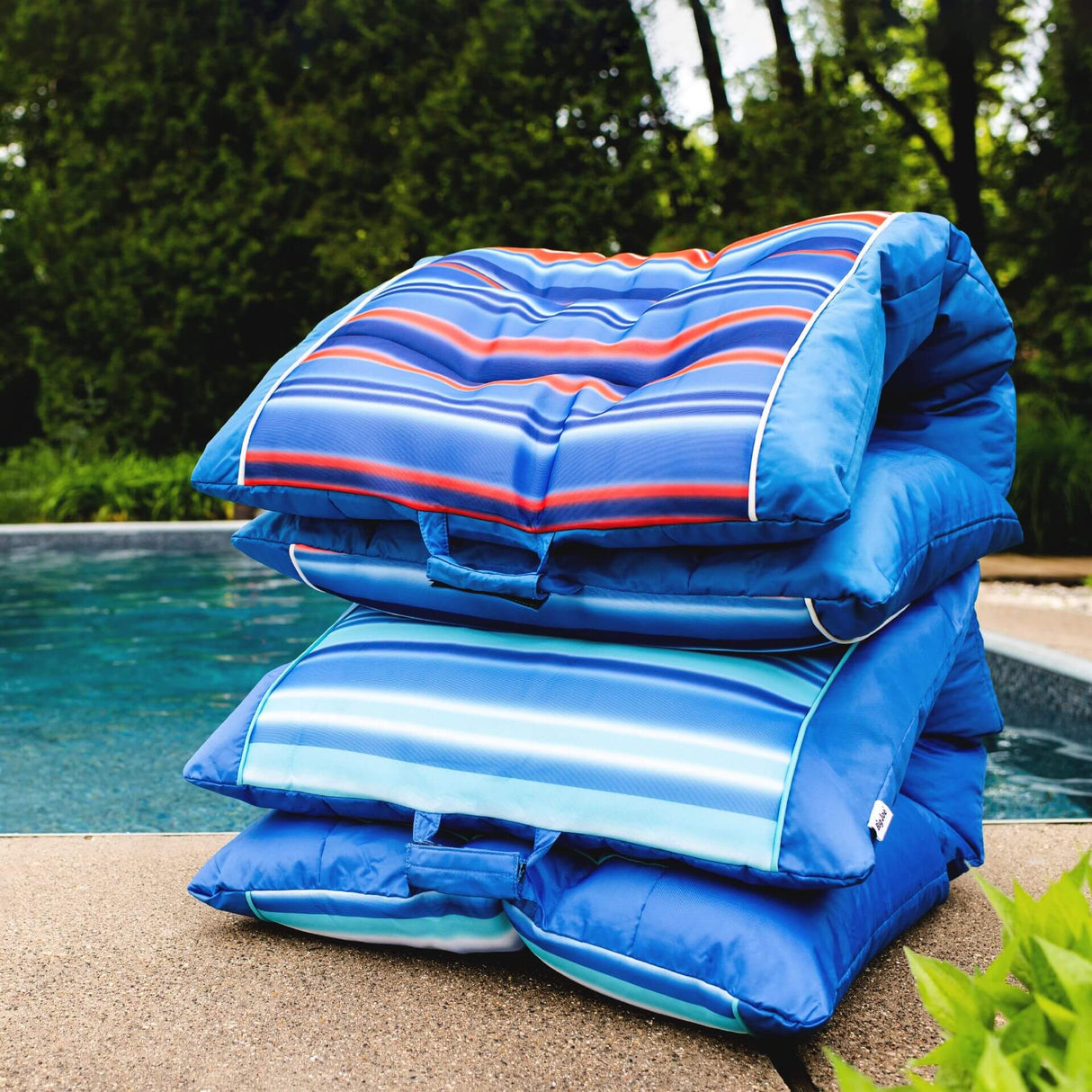 Kona-pool float-Parc Decor