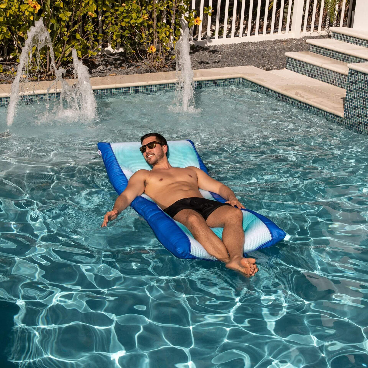 Kona-pool float-Parc Decor
