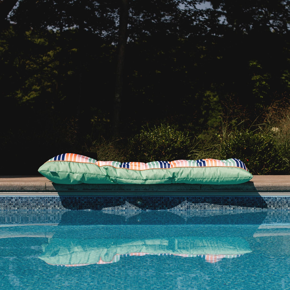 Kona-pool float-Parc Decor