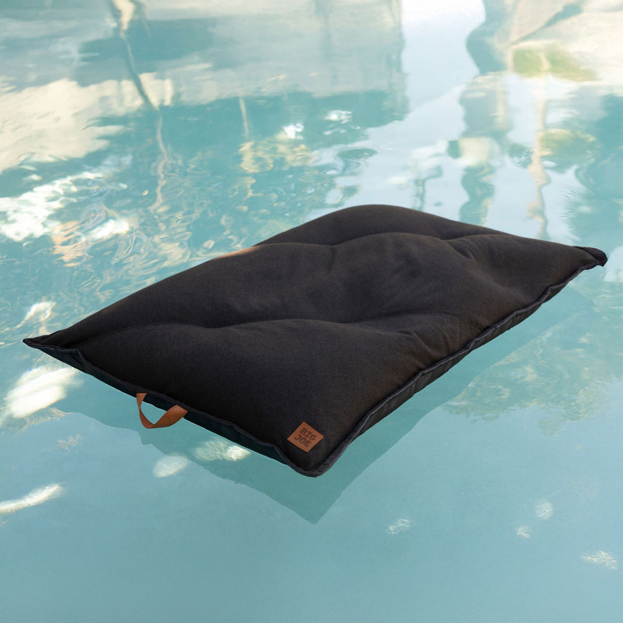 Lux Lagoon Lounger with Sunbrella® Fabric