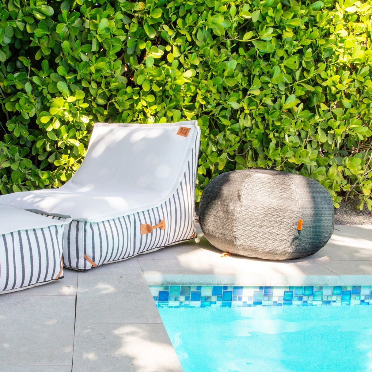 Lux Pouf-pool float-Parc Decor