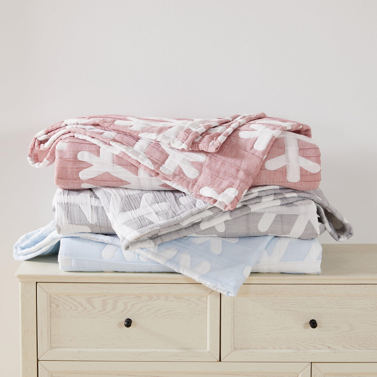 Matelassé Snowflake Quilt Set - Nino Collection-Quilts & Comforters-Parc Decor