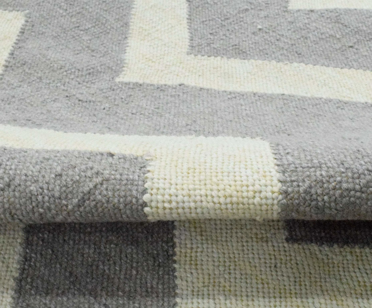 Modern Chevron Gray and Beige Dhurrie Wool Polyester 5x8 Rug