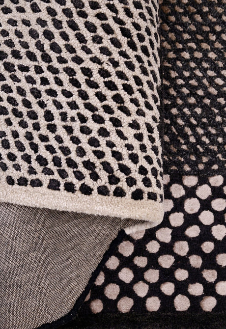 Modern Dotted Mesh Black Hand Tufted 5x8 Wool Area Rug