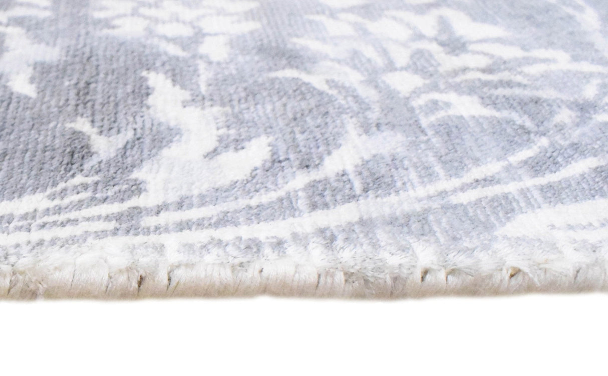 Modern Floral Silver And Ivory Hand Loom Viscose 5x8 Area Rug