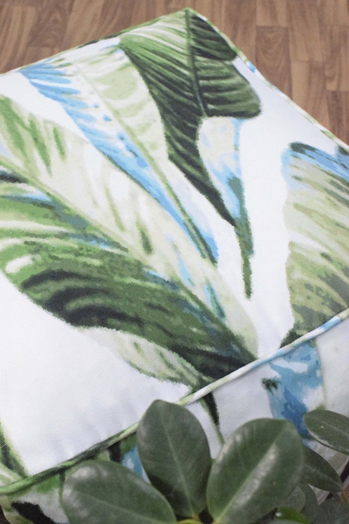 Modern Leaf Pattern Green And White Polyester Pouf