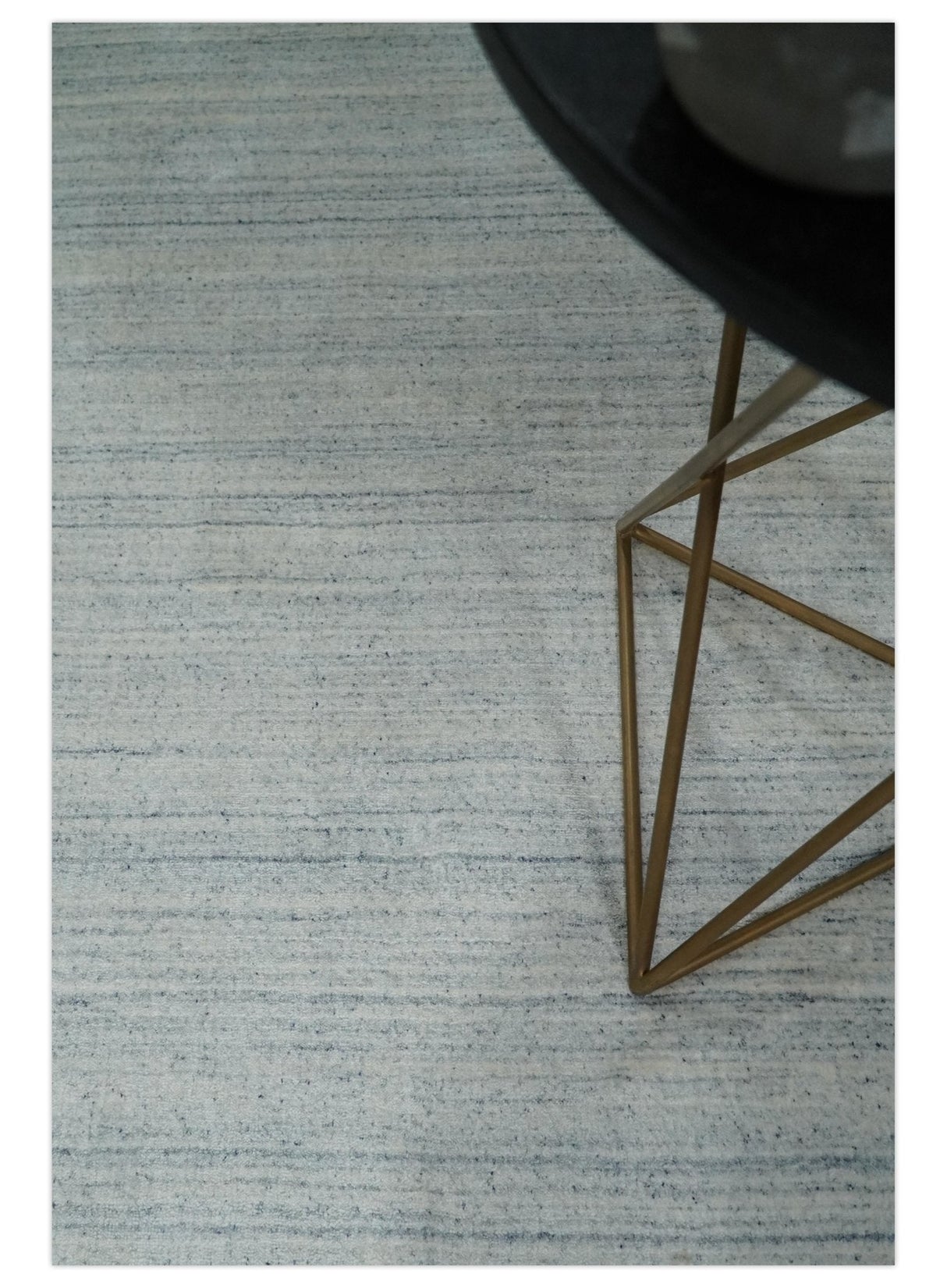 Modern Solid Silver and White 5x7 Blended Wool Hand woven Area Rug