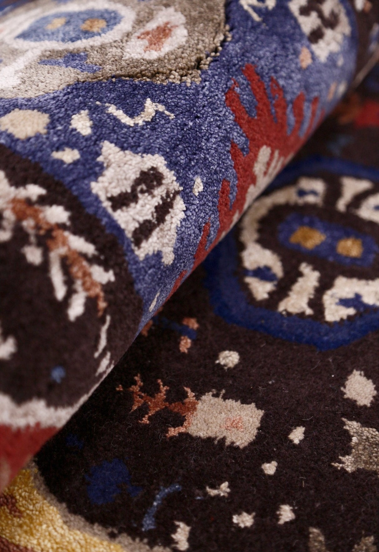 Modern Tribal Design Maroon Hand Tufted 4x8 Wool Area Rug