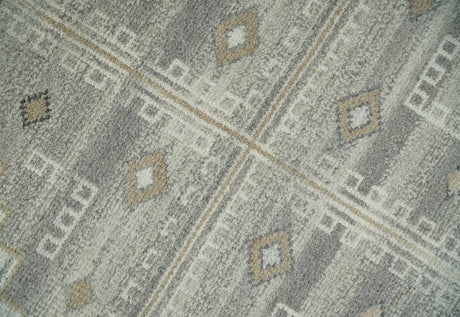 Natural Wool Hand Knotted Ivory and Gray Traditional Multi size wool Area Rug, Kids, Living Room and Bedroom Rug