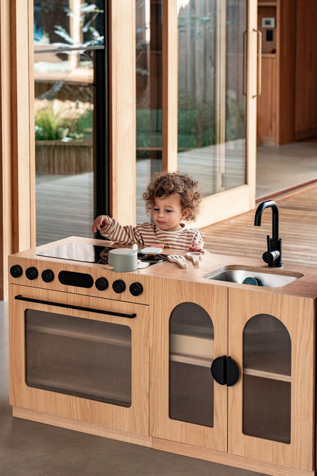 Oak Fluted Play Oven – Montessori Wooden Toy Kitchen