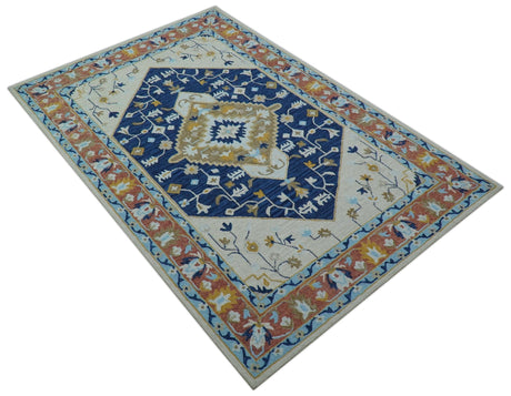 Ollie Traditional Blue And Ivory Hand Tufted Wool Rug
