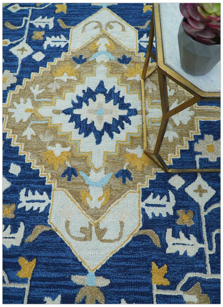 Ollie Traditional Blue And Ivory Hand Tufted Wool Rug