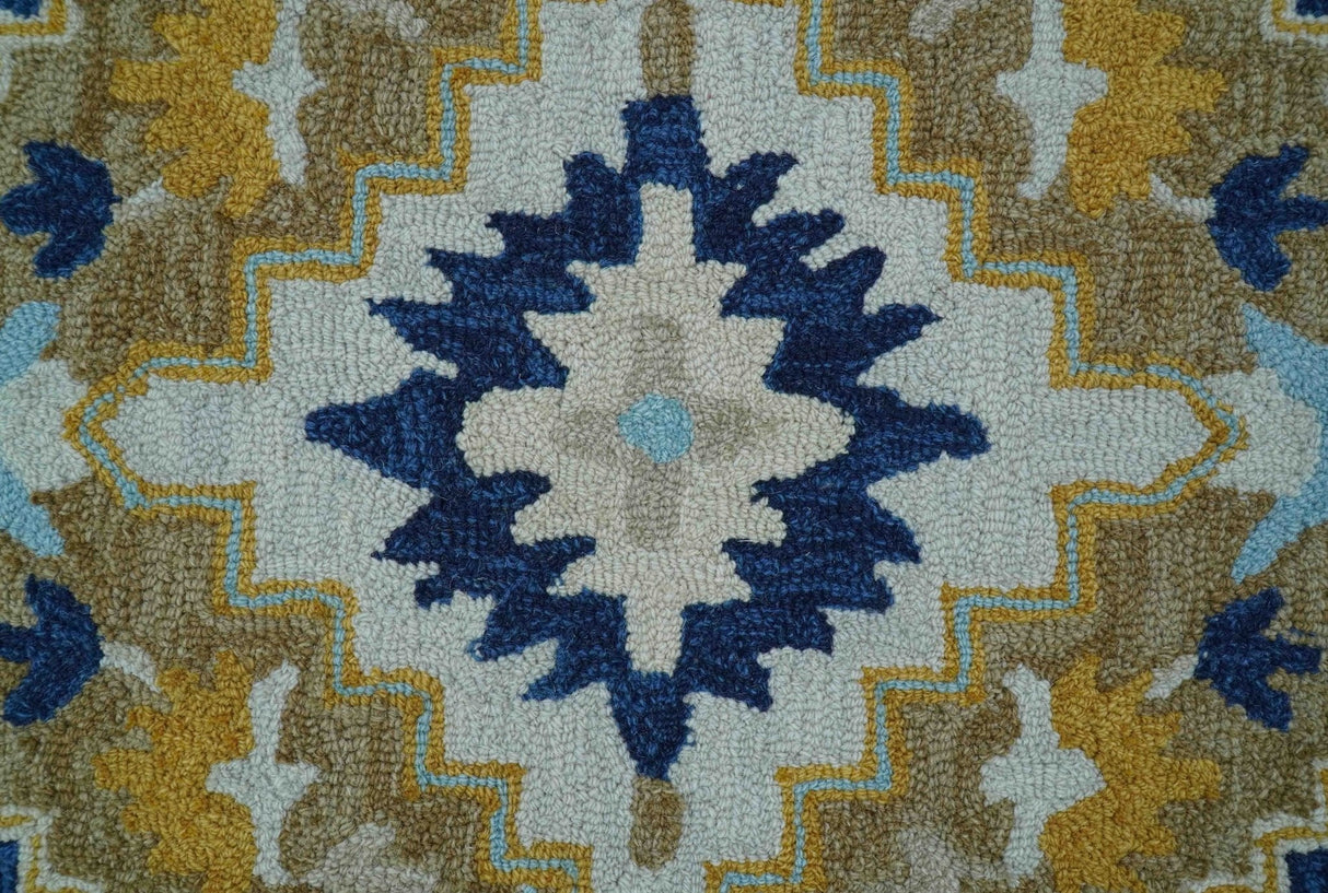 Ollie Traditional Blue And Ivory Hand Tufted Wool Rug