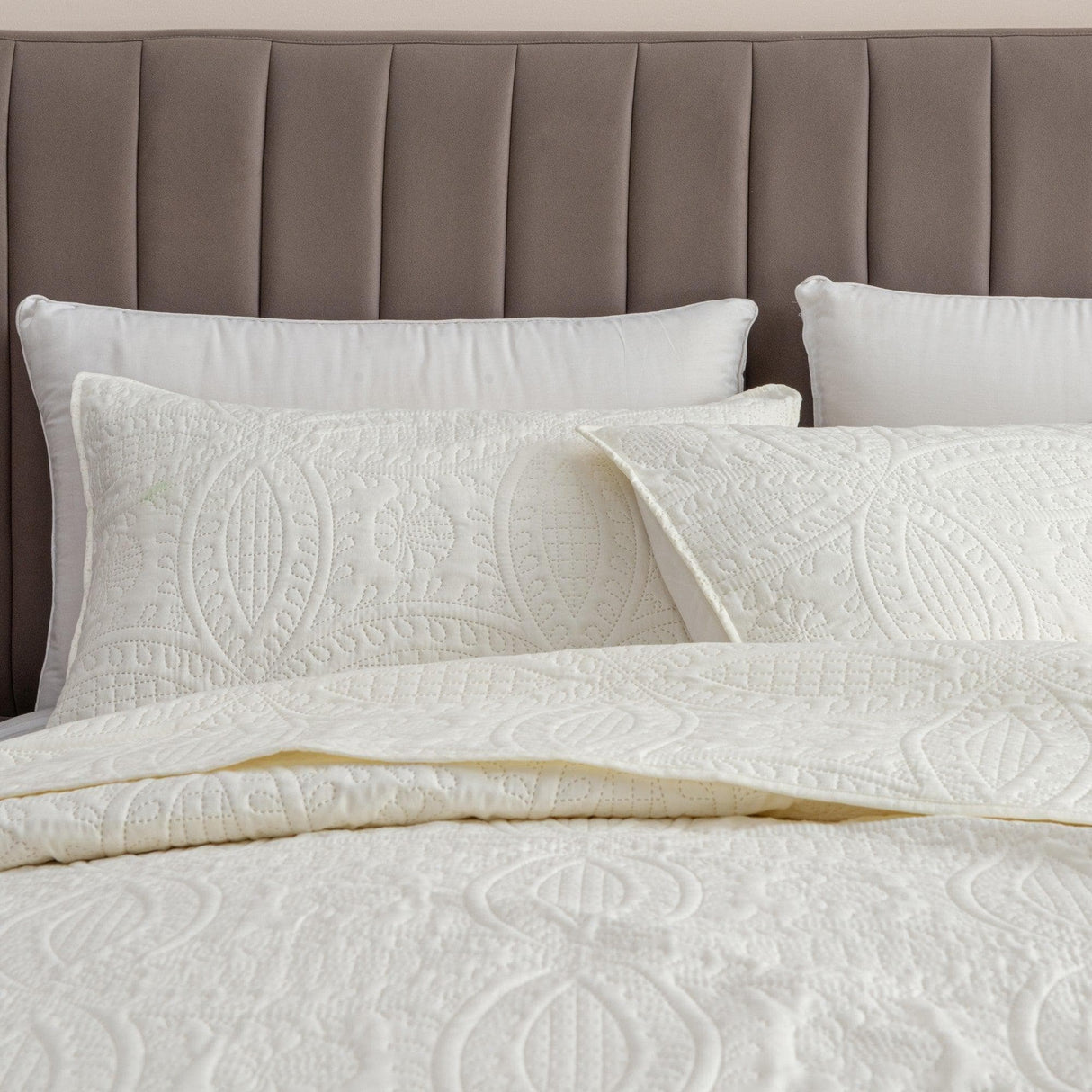 Oversized Medallion Quilt Set - Clara Collection
