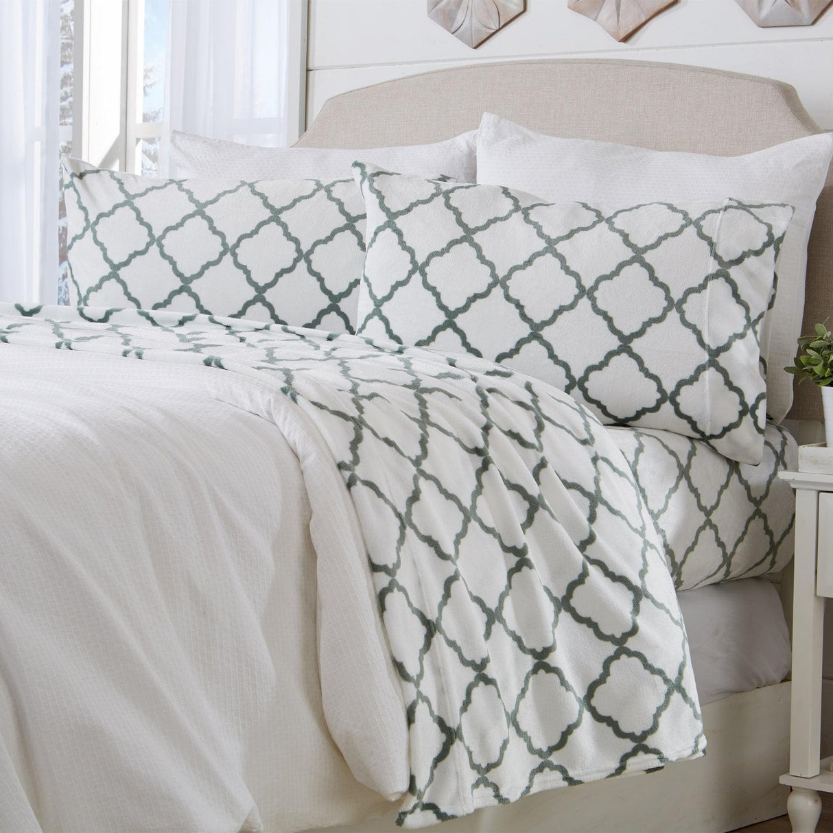 Printed Plush Sheet - Velvet Luxe Lattice Collection