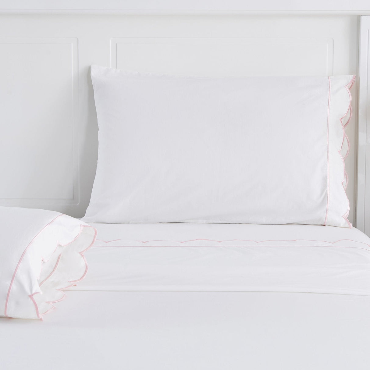 Scallop Frame Embroidered Cotton Percale Pillowcase Pair-Pillowcase-Parc Decor