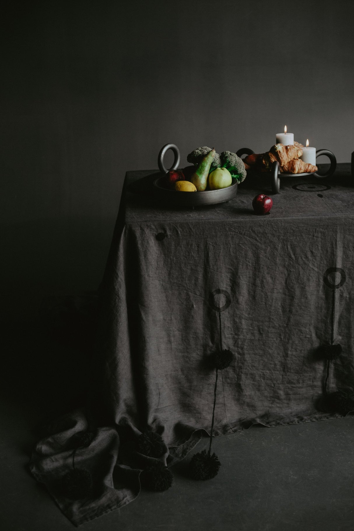 Shallow Serving Bowl with Lid Guculia. Shadow