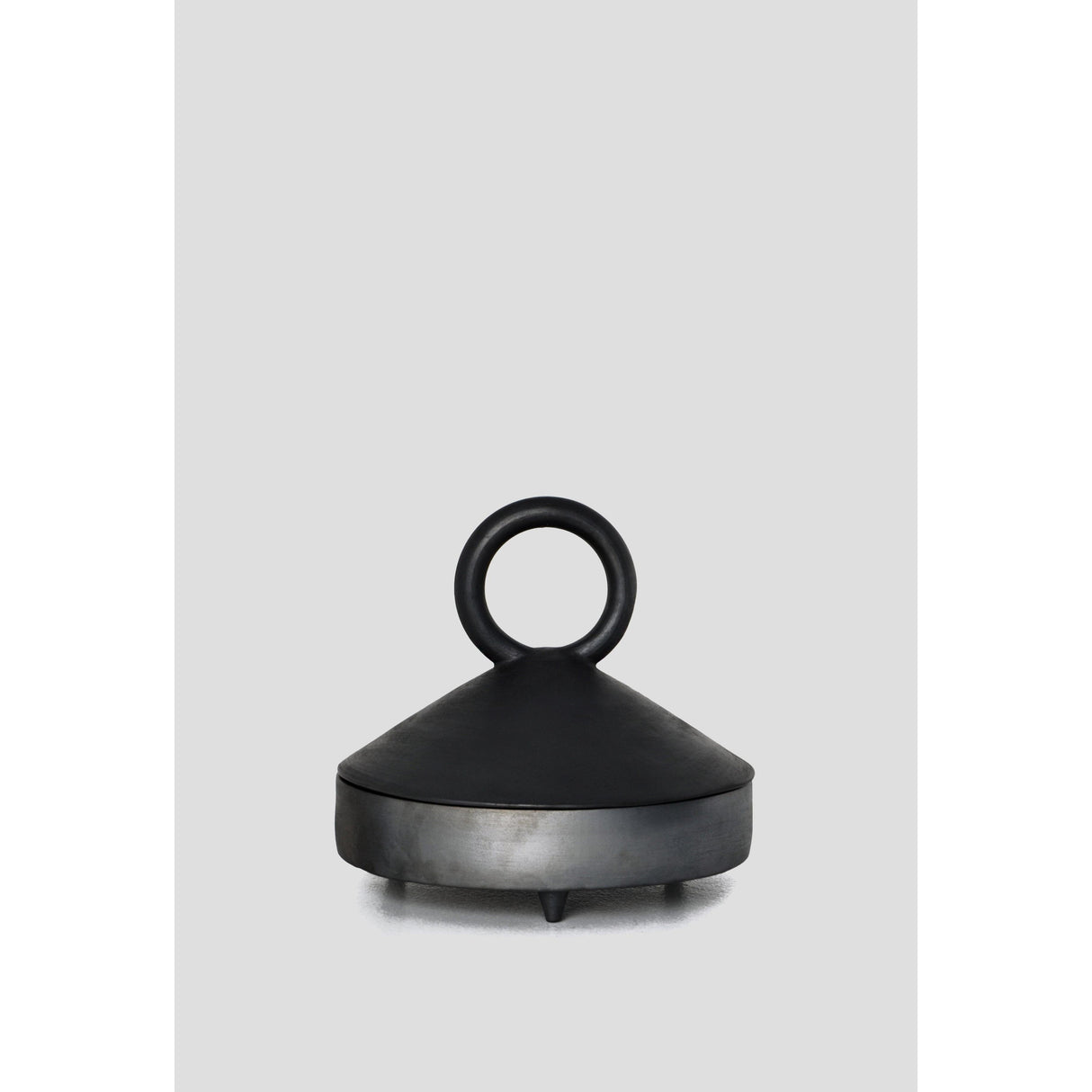Shallow Serving Bowl with Lid Guculia. Shadow